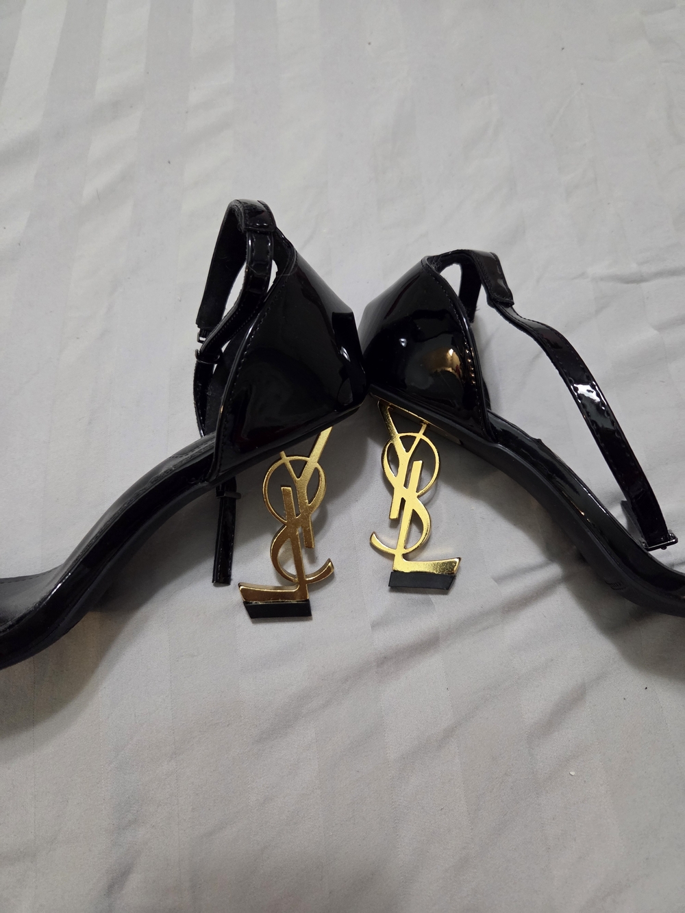 No Brand. Designer Inspired. Leather Heeled Sandals with Gold Logo Heel - Picture 5 of 8